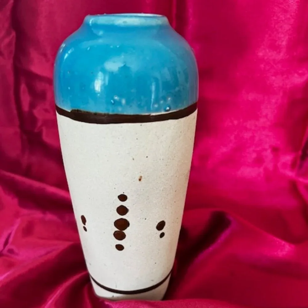Hand-painted Mexican pottery vase, often identified‎ as Tonala folk art desert